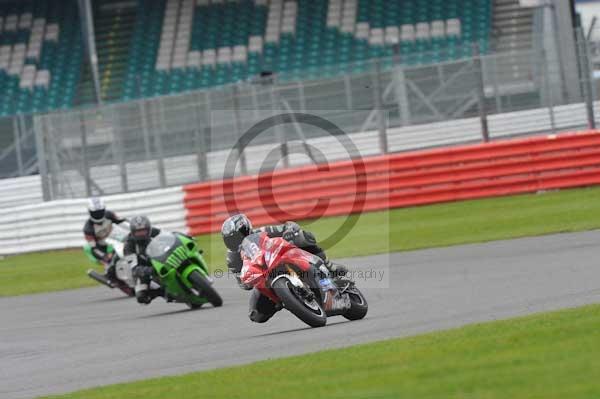 Motorcycle action photographs;Silverstone circuit;Silverstone photographs;Trackday digital images;event digital images;eventdigitalimages;no limits trackday;peter wileman photography;rockingham towcester northamptonshire;trackday;trackday photos