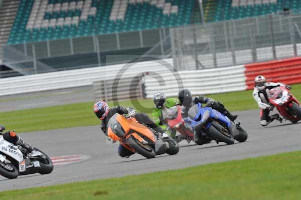 Motorcycle action photographs;Silverstone circuit;Silverstone photographs;Trackday digital images;event digital images;eventdigitalimages;no limits trackday;peter wileman photography;rockingham towcester northamptonshire;trackday;trackday photos