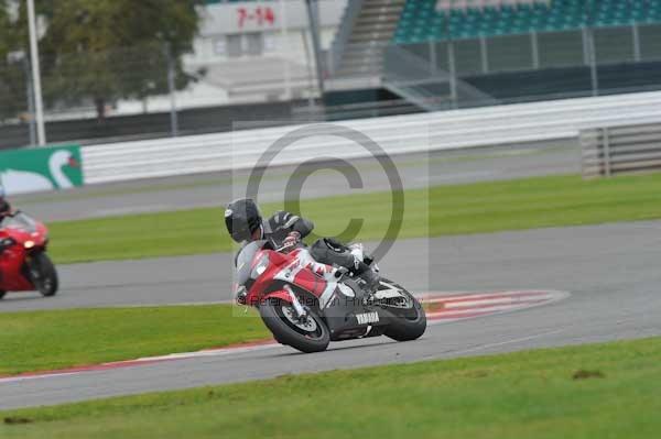 Motorcycle action photographs;Silverstone circuit;Silverstone photographs;Trackday digital images;event digital images;eventdigitalimages;no limits trackday;peter wileman photography;rockingham towcester northamptonshire;trackday;trackday photos