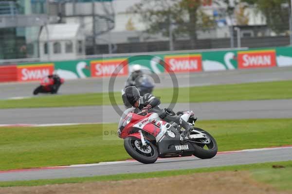 Motorcycle action photographs;Silverstone circuit;Silverstone photographs;Trackday digital images;event digital images;eventdigitalimages;no limits trackday;peter wileman photography;rockingham towcester northamptonshire;trackday;trackday photos