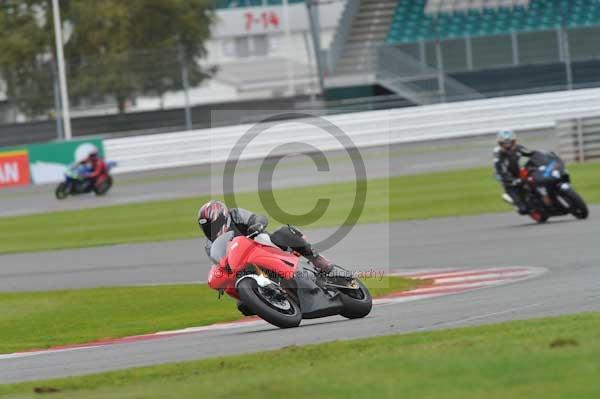 Motorcycle action photographs;Silverstone circuit;Silverstone photographs;Trackday digital images;event digital images;eventdigitalimages;no limits trackday;peter wileman photography;rockingham towcester northamptonshire;trackday;trackday photos