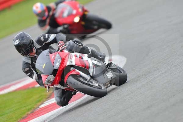 Motorcycle action photographs;Silverstone circuit;Silverstone photographs;Trackday digital images;event digital images;eventdigitalimages;no limits trackday;peter wileman photography;rockingham towcester northamptonshire;trackday;trackday photos