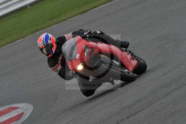 Motorcycle action photographs;Silverstone circuit;Silverstone photographs;Trackday digital images;event digital images;eventdigitalimages;no limits trackday;peter wileman photography;rockingham towcester northamptonshire;trackday;trackday photos