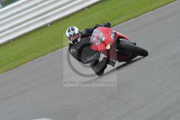 Motorcycle action photographs;Silverstone circuit;Silverstone photographs;Trackday digital images;event digital images;eventdigitalimages;no limits trackday;peter wileman photography;rockingham towcester northamptonshire;trackday;trackday photos