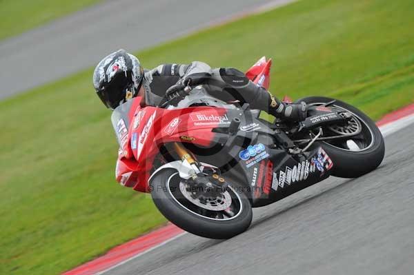 Motorcycle action photographs;Silverstone circuit;Silverstone photographs;Trackday digital images;event digital images;eventdigitalimages;no limits trackday;peter wileman photography;rockingham towcester northamptonshire;trackday;trackday photos