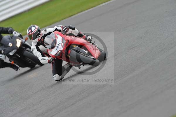 Motorcycle action photographs;Silverstone circuit;Silverstone photographs;Trackday digital images;event digital images;eventdigitalimages;no limits trackday;peter wileman photography;rockingham towcester northamptonshire;trackday;trackday photos