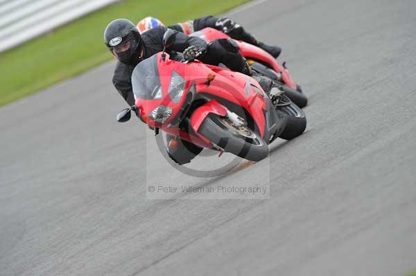 Motorcycle action photographs;Silverstone circuit;Silverstone photographs;Trackday digital images;event digital images;eventdigitalimages;no limits trackday;peter wileman photography;rockingham towcester northamptonshire;trackday;trackday photos