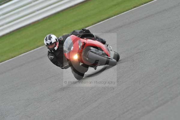 Motorcycle action photographs;Silverstone circuit;Silverstone photographs;Trackday digital images;event digital images;eventdigitalimages;no limits trackday;peter wileman photography;rockingham towcester northamptonshire;trackday;trackday photos