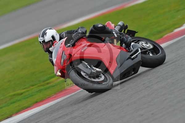 Motorcycle action photographs;Silverstone circuit;Silverstone photographs;Trackday digital images;event digital images;eventdigitalimages;no limits trackday;peter wileman photography;rockingham towcester northamptonshire;trackday;trackday photos