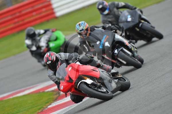 Motorcycle action photographs;Silverstone circuit;Silverstone photographs;Trackday digital images;event digital images;eventdigitalimages;no limits trackday;peter wileman photography;rockingham towcester northamptonshire;trackday;trackday photos