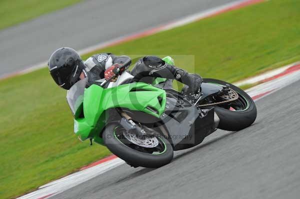 Motorcycle action photographs;Silverstone circuit;Silverstone photographs;Trackday digital images;event digital images;eventdigitalimages;no limits trackday;peter wileman photography;rockingham towcester northamptonshire;trackday;trackday photos