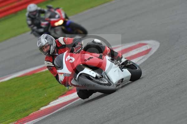 Motorcycle action photographs;Silverstone circuit;Silverstone photographs;Trackday digital images;event digital images;eventdigitalimages;no limits trackday;peter wileman photography;rockingham towcester northamptonshire;trackday;trackday photos