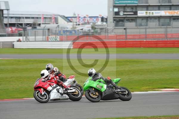Motorcycle action photographs;Silverstone circuit;Silverstone photographs;Trackday digital images;event digital images;eventdigitalimages;no limits trackday;peter wileman photography;rockingham towcester northamptonshire;trackday;trackday photos