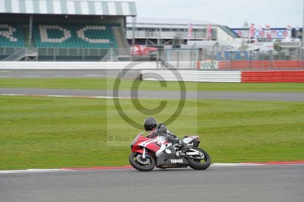 Motorcycle action photographs;Silverstone circuit;Silverstone photographs;Trackday digital images;event digital images;eventdigitalimages;no limits trackday;peter wileman photography;rockingham towcester northamptonshire;trackday;trackday photos
