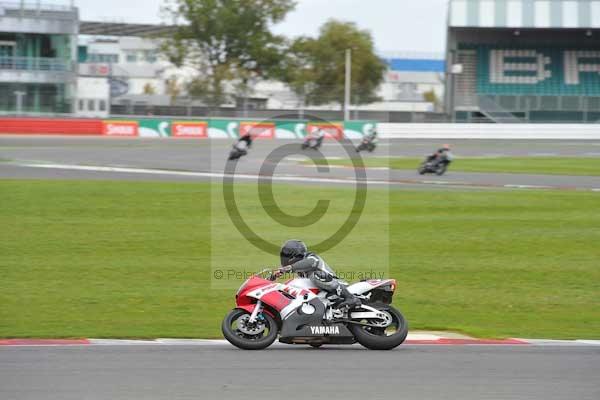 Motorcycle action photographs;Silverstone circuit;Silverstone photographs;Trackday digital images;event digital images;eventdigitalimages;no limits trackday;peter wileman photography;rockingham towcester northamptonshire;trackday;trackday photos