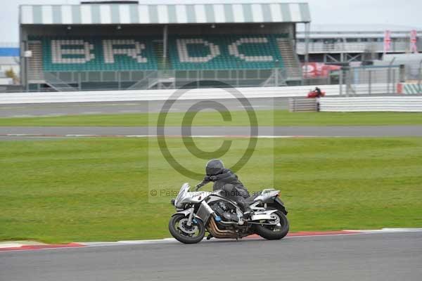 Motorcycle action photographs;Silverstone circuit;Silverstone photographs;Trackday digital images;event digital images;eventdigitalimages;no limits trackday;peter wileman photography;rockingham towcester northamptonshire;trackday;trackday photos