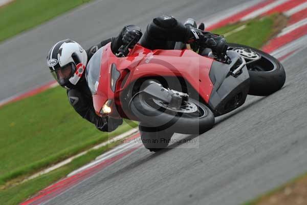 Motorcycle action photographs;Silverstone circuit;Silverstone photographs;Trackday digital images;event digital images;eventdigitalimages;no limits trackday;peter wileman photography;rockingham towcester northamptonshire;trackday;trackday photos