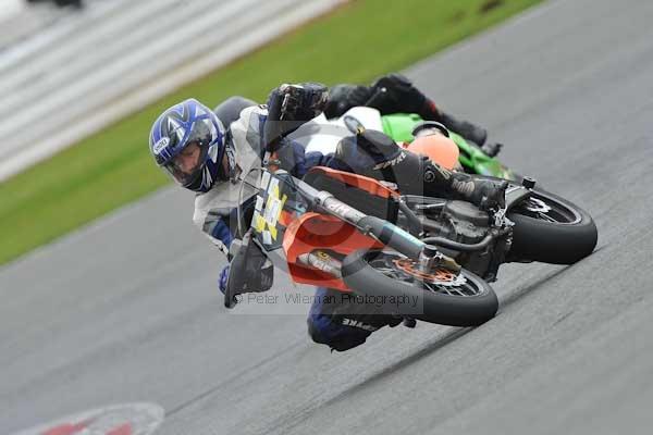Motorcycle action photographs;Silverstone circuit;Silverstone photographs;Trackday digital images;event digital images;eventdigitalimages;no limits trackday;peter wileman photography;rockingham towcester northamptonshire;trackday;trackday photos