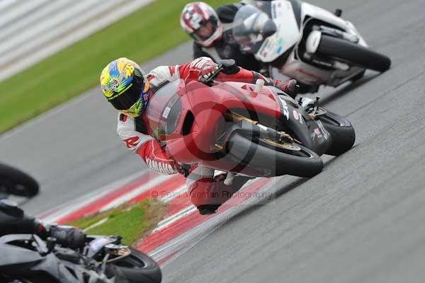 Motorcycle action photographs;Silverstone circuit;Silverstone photographs;Trackday digital images;event digital images;eventdigitalimages;no limits trackday;peter wileman photography;rockingham towcester northamptonshire;trackday;trackday photos