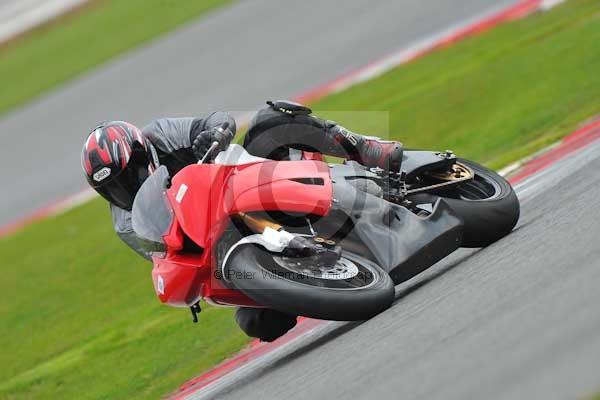 Motorcycle action photographs;Silverstone circuit;Silverstone photographs;Trackday digital images;event digital images;eventdigitalimages;no limits trackday;peter wileman photography;rockingham towcester northamptonshire;trackday;trackday photos