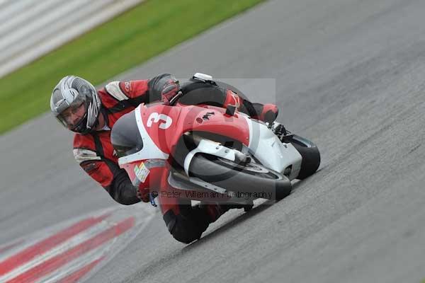 Motorcycle action photographs;Silverstone circuit;Silverstone photographs;Trackday digital images;event digital images;eventdigitalimages;no limits trackday;peter wileman photography;rockingham towcester northamptonshire;trackday;trackday photos
