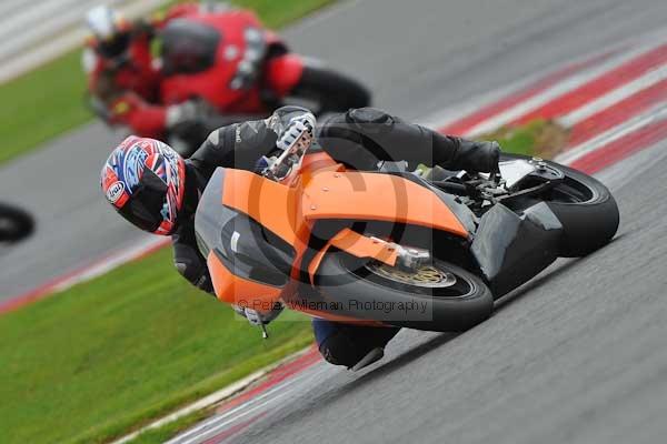 Motorcycle action photographs;Silverstone circuit;Silverstone photographs;Trackday digital images;event digital images;eventdigitalimages;no limits trackday;peter wileman photography;rockingham towcester northamptonshire;trackday;trackday photos