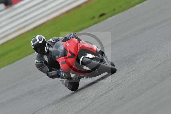 Motorcycle action photographs;Silverstone circuit;Silverstone photographs;Trackday digital images;event digital images;eventdigitalimages;no limits trackday;peter wileman photography;rockingham towcester northamptonshire;trackday;trackday photos