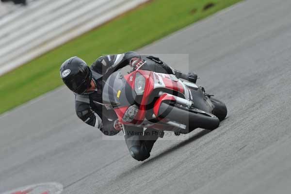 Motorcycle action photographs;Silverstone circuit;Silverstone photographs;Trackday digital images;event digital images;eventdigitalimages;no limits trackday;peter wileman photography;rockingham towcester northamptonshire;trackday;trackday photos
