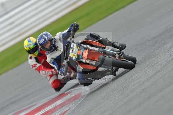 Motorcycle action photographs;Silverstone circuit;Silverstone photographs;Trackday digital images;event digital images;eventdigitalimages;no limits trackday;peter wileman photography;rockingham towcester northamptonshire;trackday;trackday photos