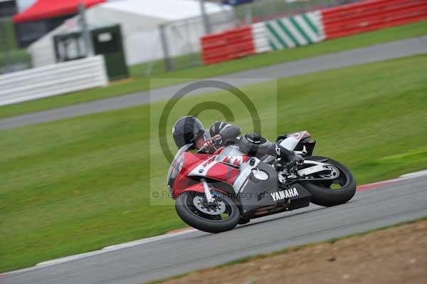 Motorcycle action photographs;Silverstone circuit;Silverstone photographs;Trackday digital images;event digital images;eventdigitalimages;no limits trackday;peter wileman photography;rockingham towcester northamptonshire;trackday;trackday photos