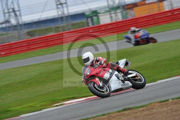 Motorcycle action photographs;Silverstone circuit;Silverstone photographs;Trackday digital images;event digital images;eventdigitalimages;no limits trackday;peter wileman photography;rockingham towcester northamptonshire;trackday;trackday photos