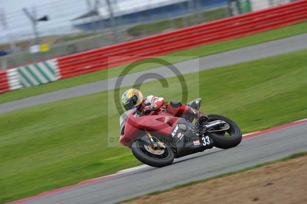 Motorcycle action photographs;Silverstone circuit;Silverstone photographs;Trackday digital images;event digital images;eventdigitalimages;no limits trackday;peter wileman photography;rockingham towcester northamptonshire;trackday;trackday photos