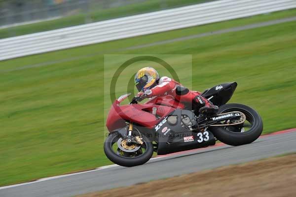 Motorcycle action photographs;Silverstone circuit;Silverstone photographs;Trackday digital images;event digital images;eventdigitalimages;no limits trackday;peter wileman photography;rockingham towcester northamptonshire;trackday;trackday photos