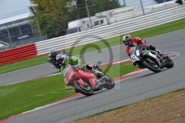 Motorcycle action photographs;Silverstone circuit;Silverstone photographs;Trackday digital images;event digital images;eventdigitalimages;no limits trackday;peter wileman photography;rockingham towcester northamptonshire;trackday;trackday photos