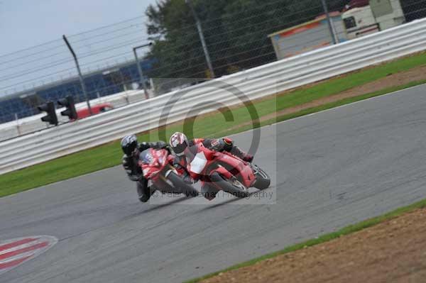 Motorcycle action photographs;Silverstone circuit;Silverstone photographs;Trackday digital images;event digital images;eventdigitalimages;no limits trackday;peter wileman photography;rockingham towcester northamptonshire;trackday;trackday photos