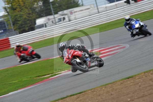 Motorcycle action photographs;Silverstone circuit;Silverstone photographs;Trackday digital images;event digital images;eventdigitalimages;no limits trackday;peter wileman photography;rockingham towcester northamptonshire;trackday;trackday photos