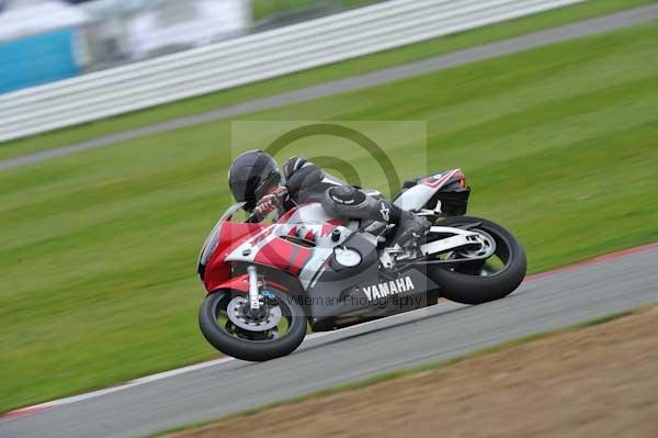 Motorcycle action photographs;Silverstone circuit;Silverstone photographs;Trackday digital images;event digital images;eventdigitalimages;no limits trackday;peter wileman photography;rockingham towcester northamptonshire;trackday;trackday photos