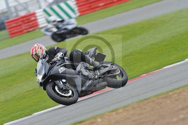 Motorcycle action photographs;Silverstone circuit;Silverstone photographs;Trackday digital images;event digital images;eventdigitalimages;no limits trackday;peter wileman photography;rockingham towcester northamptonshire;trackday;trackday photos