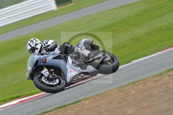 Motorcycle action photographs;Silverstone circuit;Silverstone photographs;Trackday digital images;event digital images;eventdigitalimages;no limits trackday;peter wileman photography;rockingham towcester northamptonshire;trackday;trackday photos