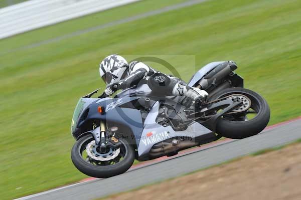 Motorcycle action photographs;Silverstone circuit;Silverstone photographs;Trackday digital images;event digital images;eventdigitalimages;no limits trackday;peter wileman photography;rockingham towcester northamptonshire;trackday;trackday photos