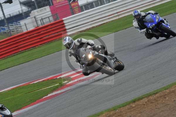 Motorcycle action photographs;Silverstone circuit;Silverstone photographs;Trackday digital images;event digital images;eventdigitalimages;no limits trackday;peter wileman photography;rockingham towcester northamptonshire;trackday;trackday photos
