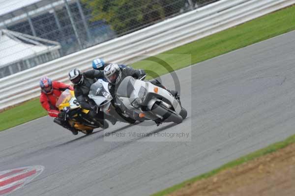 Motorcycle action photographs;Silverstone circuit;Silverstone photographs;Trackday digital images;event digital images;eventdigitalimages;no limits trackday;peter wileman photography;rockingham towcester northamptonshire;trackday;trackday photos