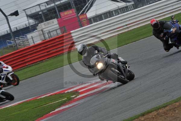 Motorcycle action photographs;Silverstone circuit;Silverstone photographs;Trackday digital images;event digital images;eventdigitalimages;no limits trackday;peter wileman photography;rockingham towcester northamptonshire;trackday;trackday photos