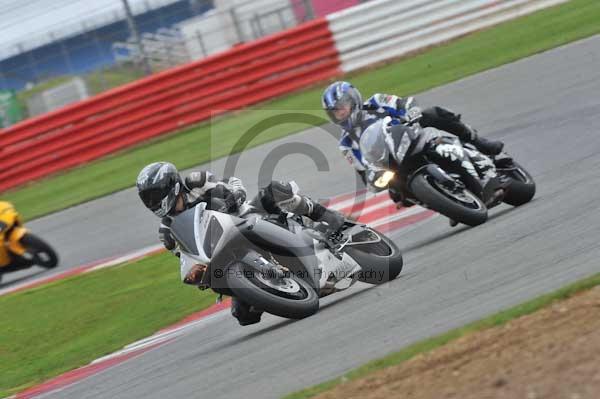 Motorcycle action photographs;Silverstone circuit;Silverstone photographs;Trackday digital images;event digital images;eventdigitalimages;no limits trackday;peter wileman photography;rockingham towcester northamptonshire;trackday;trackday photos