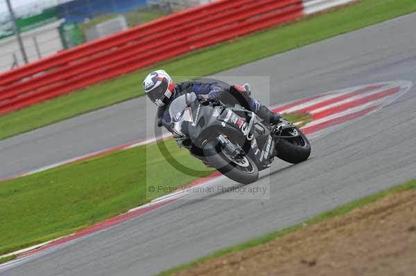 Motorcycle action photographs;Silverstone circuit;Silverstone photographs;Trackday digital images;event digital images;eventdigitalimages;no limits trackday;peter wileman photography;rockingham towcester northamptonshire;trackday;trackday photos