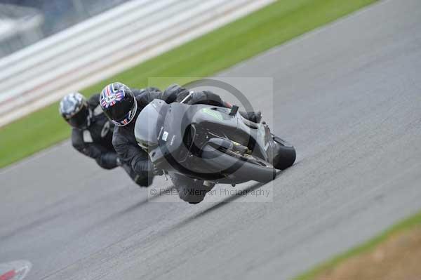 Motorcycle action photographs;Silverstone circuit;Silverstone photographs;Trackday digital images;event digital images;eventdigitalimages;no limits trackday;peter wileman photography;rockingham towcester northamptonshire;trackday;trackday photos