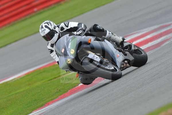 Motorcycle action photographs;Silverstone circuit;Silverstone photographs;Trackday digital images;event digital images;eventdigitalimages;no limits trackday;peter wileman photography;rockingham towcester northamptonshire;trackday;trackday photos