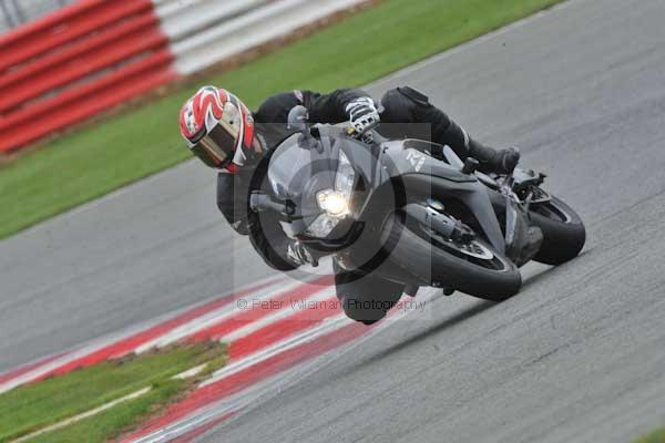 Motorcycle action photographs;Silverstone circuit;Silverstone photographs;Trackday digital images;event digital images;eventdigitalimages;no limits trackday;peter wileman photography;rockingham towcester northamptonshire;trackday;trackday photos