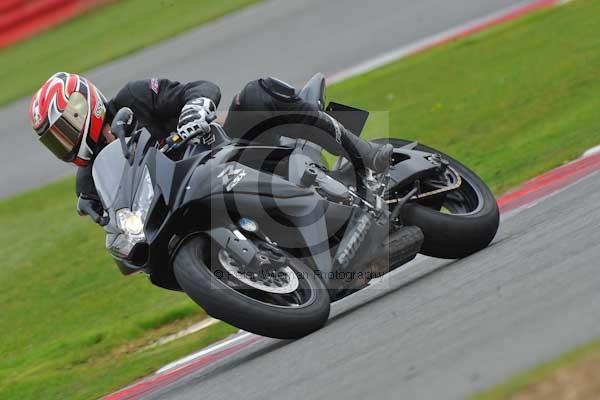 Motorcycle action photographs;Silverstone circuit;Silverstone photographs;Trackday digital images;event digital images;eventdigitalimages;no limits trackday;peter wileman photography;rockingham towcester northamptonshire;trackday;trackday photos