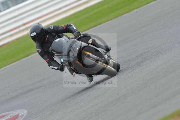 Motorcycle action photographs;Silverstone circuit;Silverstone photographs;Trackday digital images;event digital images;eventdigitalimages;no limits trackday;peter wileman photography;rockingham towcester northamptonshire;trackday;trackday photos